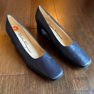 Salvatore‎ Ferragamo Midnight Napa Leather Kitten Pump Size 7 Narrow